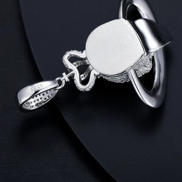 Calavera Saturno de Plata 925 con Moisantita VVS brillante en la oscuridad