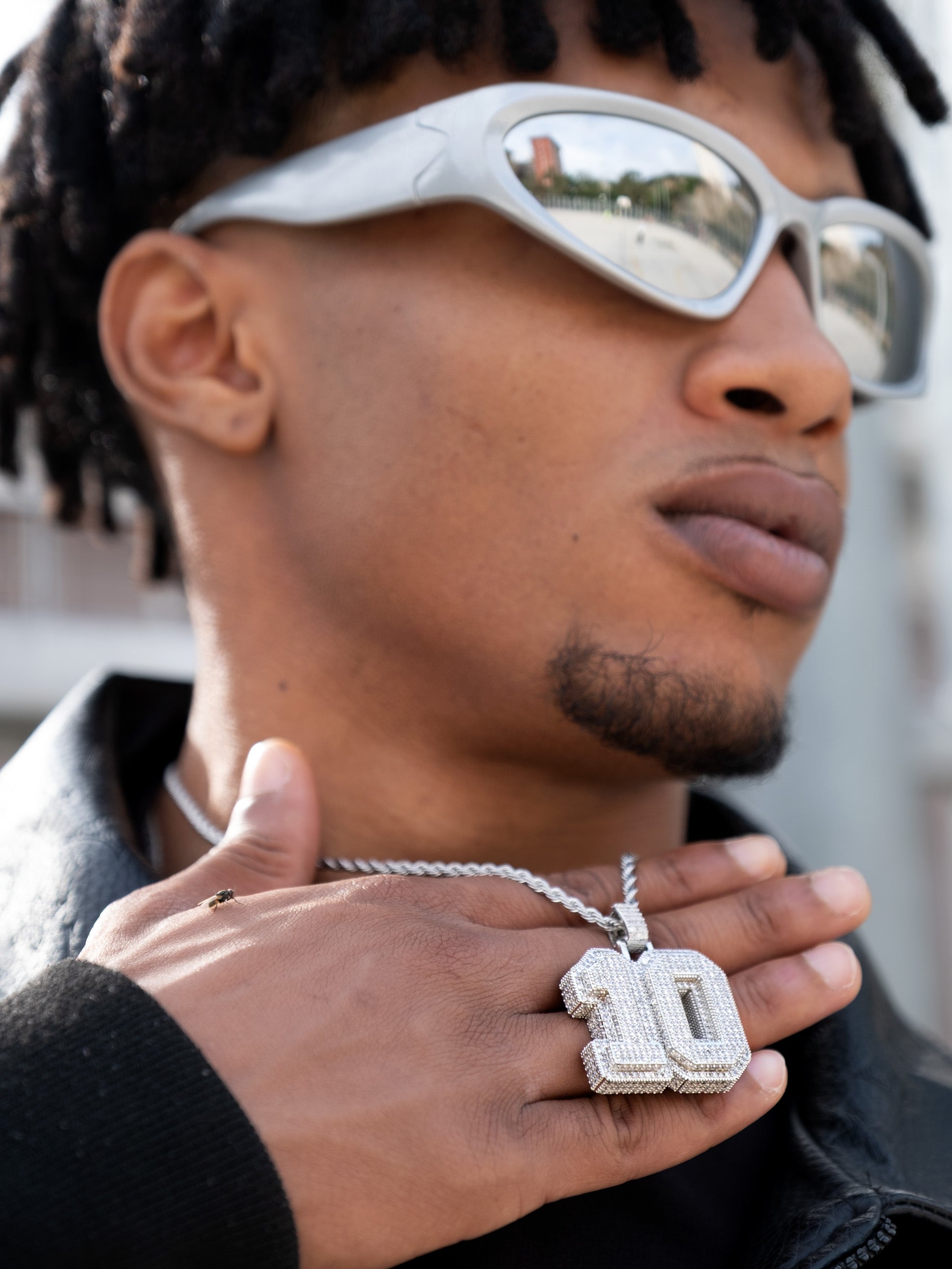 Colgante con el número 10 en diamantes y oro blanco, la misma que lleva Lamine Yamal, el jugador de fútbol. Con cordón salomónico o cadena tennis incluída.