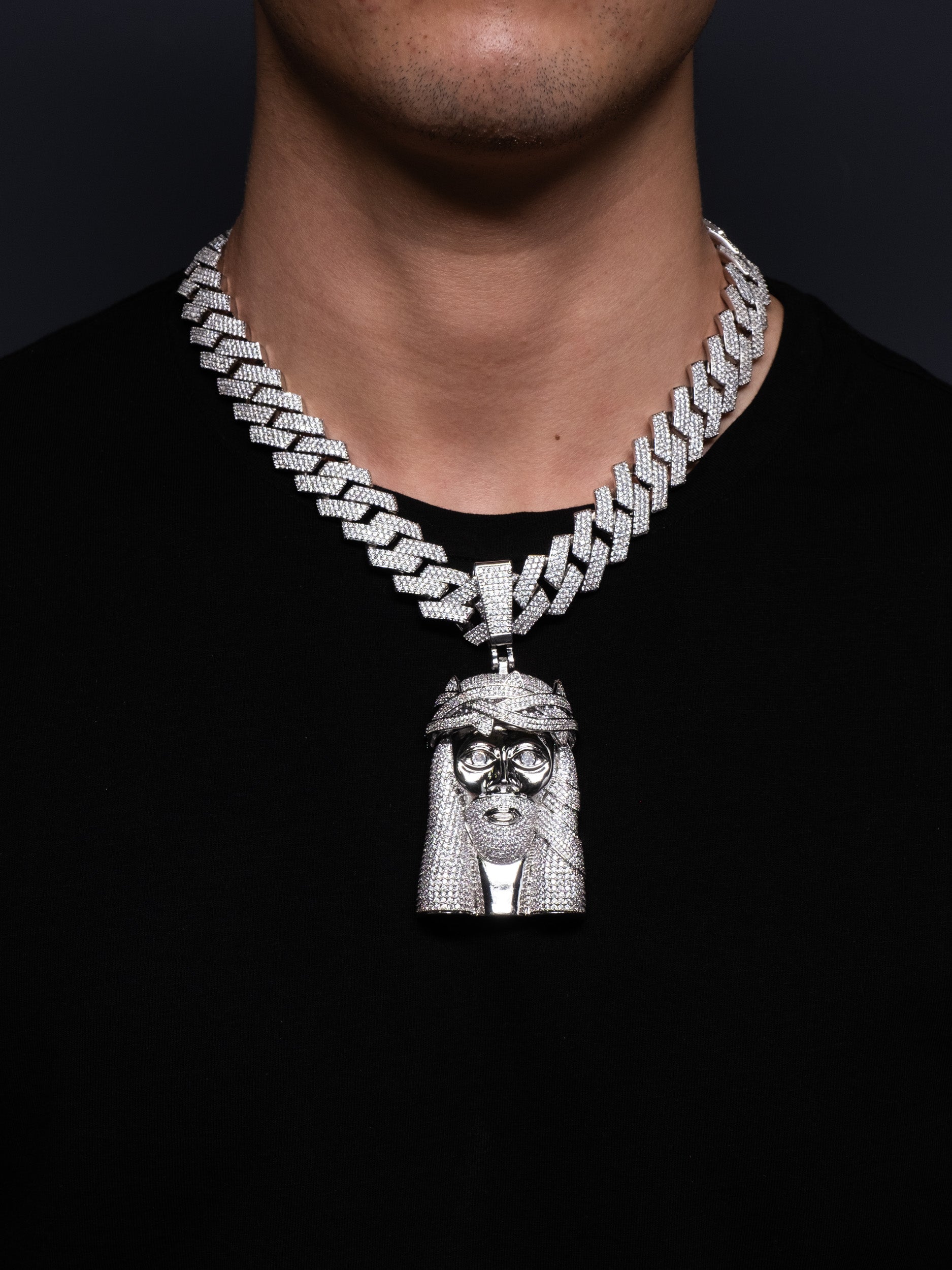 colgante-jesus-diamantes