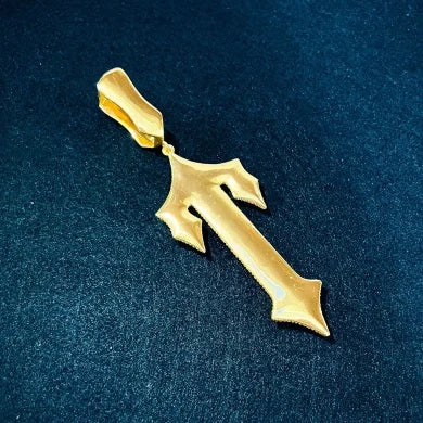 Colgante con forma de T de Trapstar repleto de diamantes de imitación del rapero Central Cee.