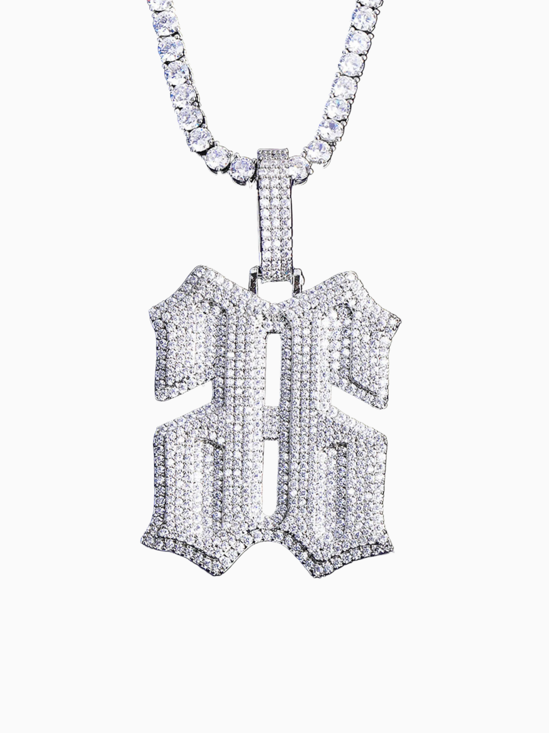 Colgante de diamantes barato de Hades 66 en oro blanco, que también tiene la marca Ice Baby. La empresa Street Chains es fiable y segura.