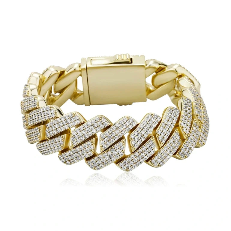 Pulsera cubana diamantada bañada en oro gruesa inspirada en las cadenas que llevan los cantantes de trap y reggaeton actuales.