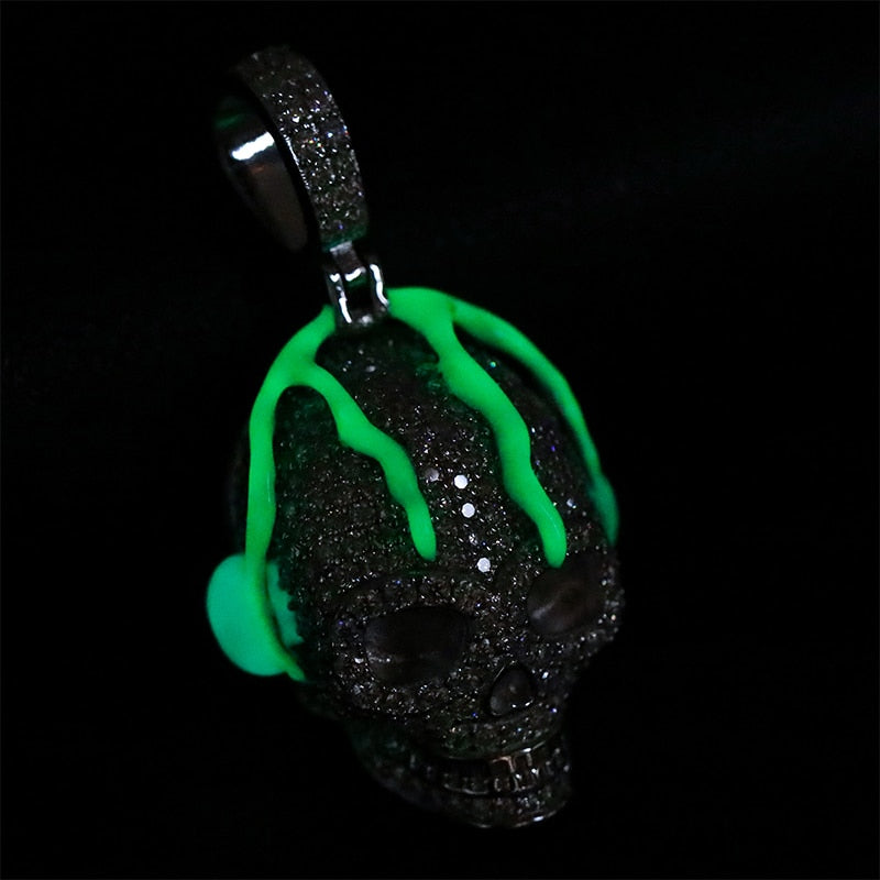 Skull with headphones made of 925 Silver with VVS Moisantite glowing in the dark