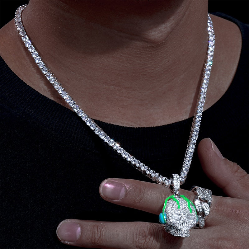 Skull with headphones made of 925 Silver with VVS Moisantite glowing in the dark