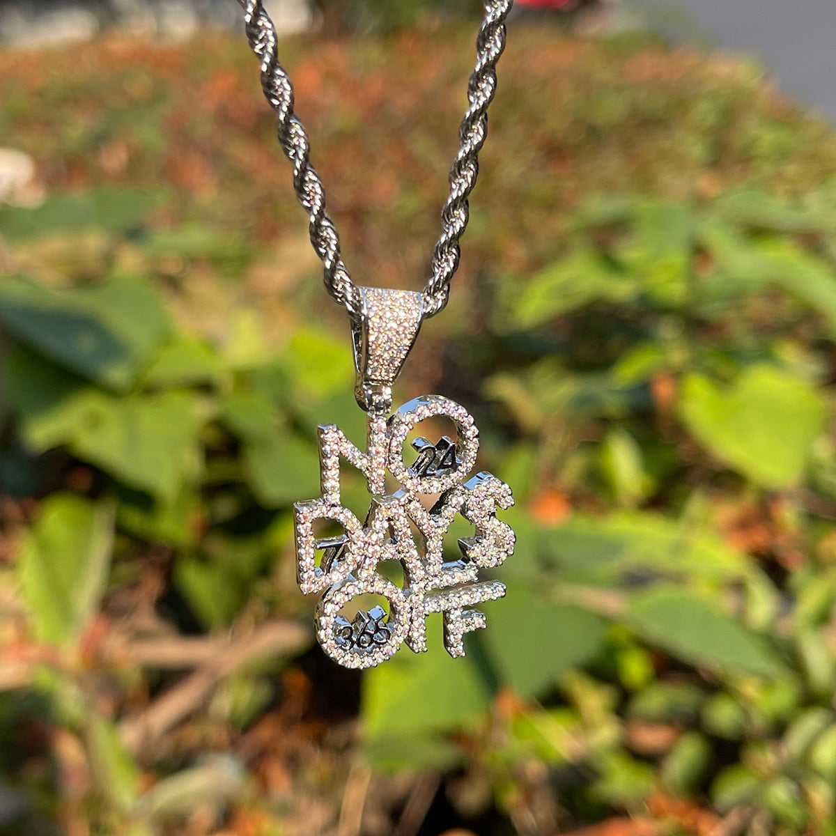 Pendant No Days Off 18K Iced Out
