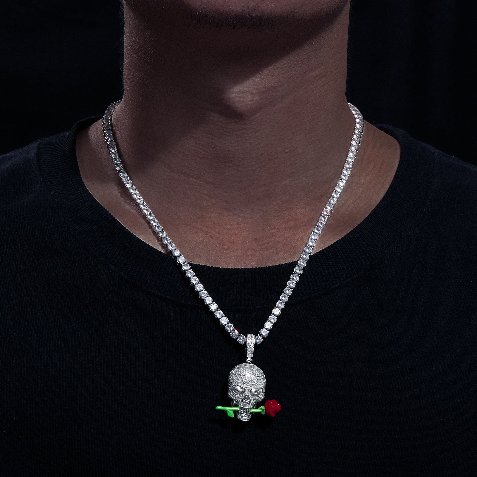 Skull with Rose in 925 Silver with VVS Moisantite glowing in the dark