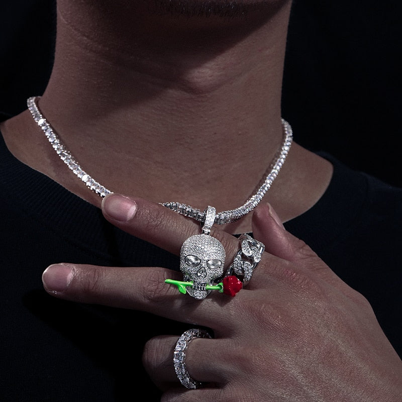 Skull with Rose in 925 Silver with VVS Moisantite glowing in the dark