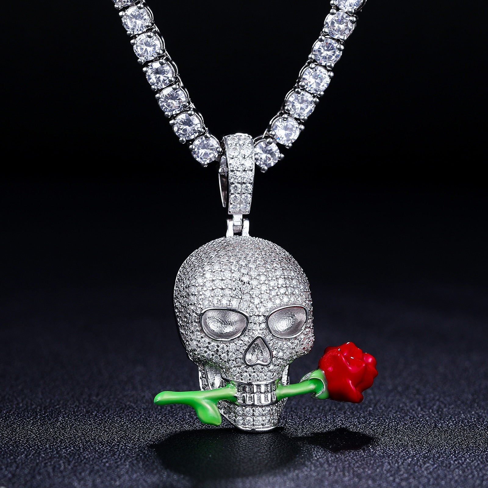 Skull with Rose in 925 Silver with VVS Moisantite glowing in the dark
