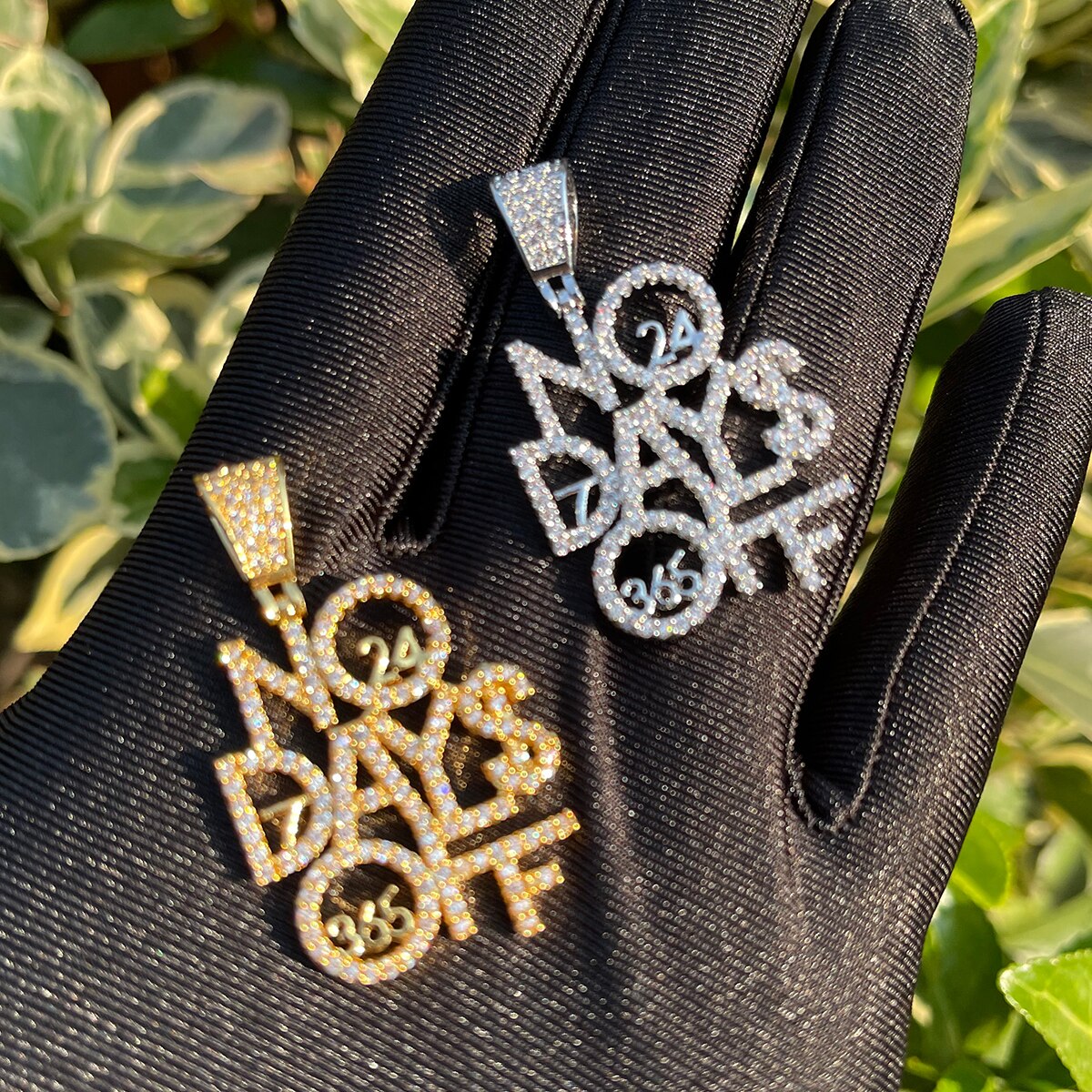 Pendant No Days Off 18K Iced Out