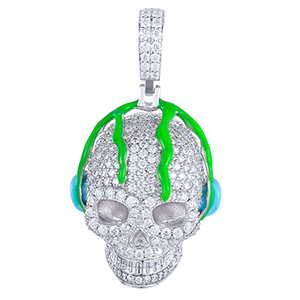 Skull with headphones made of 925 Silver with VVS Moisantite glowing in the dark