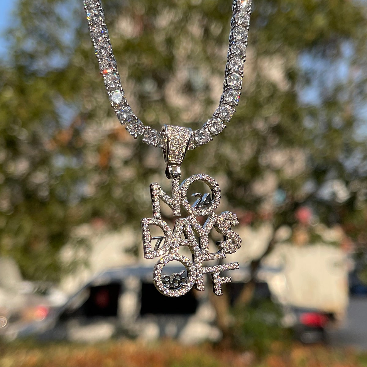 Pendant No Days Off 18K Iced Out