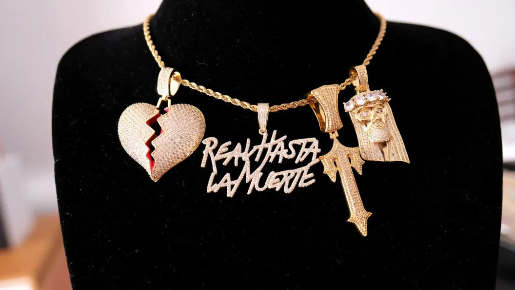 Colgantes de diamantes exclusivos en forma de trapstar, real hasta la muerte, corazón roto o cara de Jesucristo de hombre elegantes estilo urbano ideales para salir de noche.