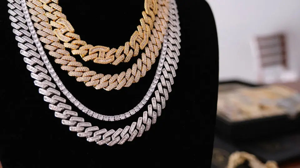 Cadenas de diamantes para hombre estilo cubano urbano iced out.