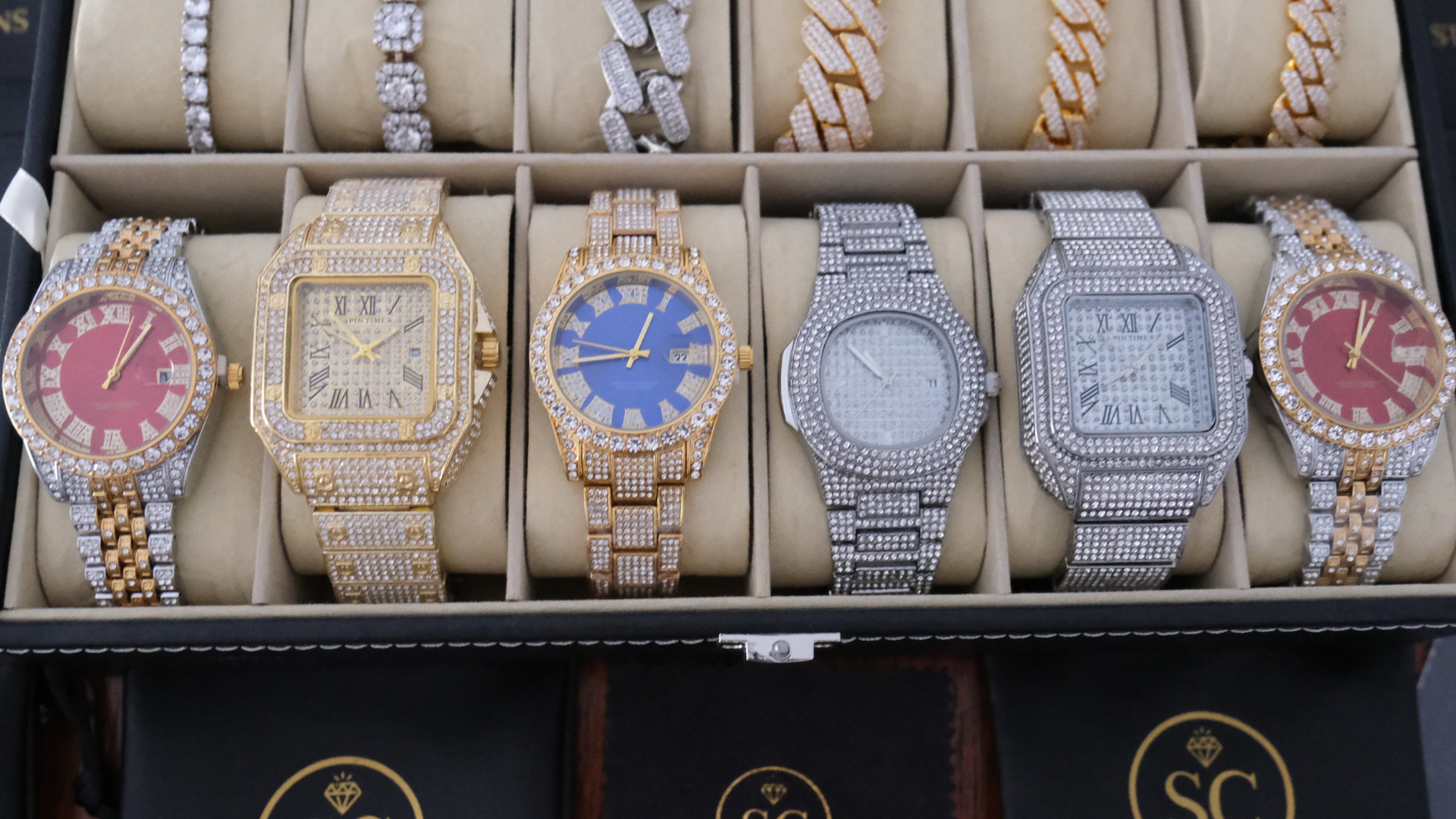 RELOJES