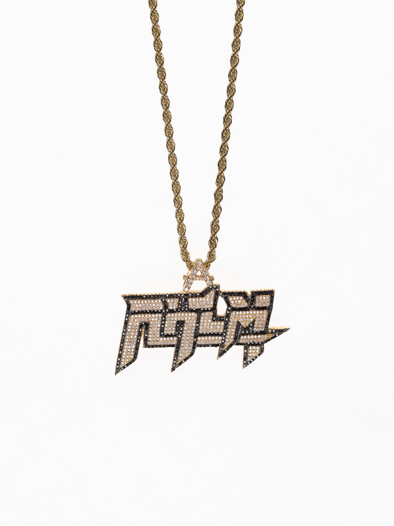 Colgante RHLM de ANUEL en oro y diamantes barato para hombre estilo iced out VVS, de Street Chains y también lo tiene Ice Baby. Cadena incluída de alta calidad.