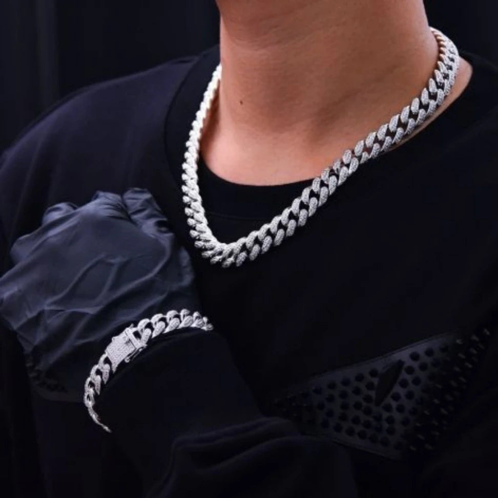 Conjunto de cadena y pulsera cubanas diamantadas para hmbre y mujer a precio accesible.