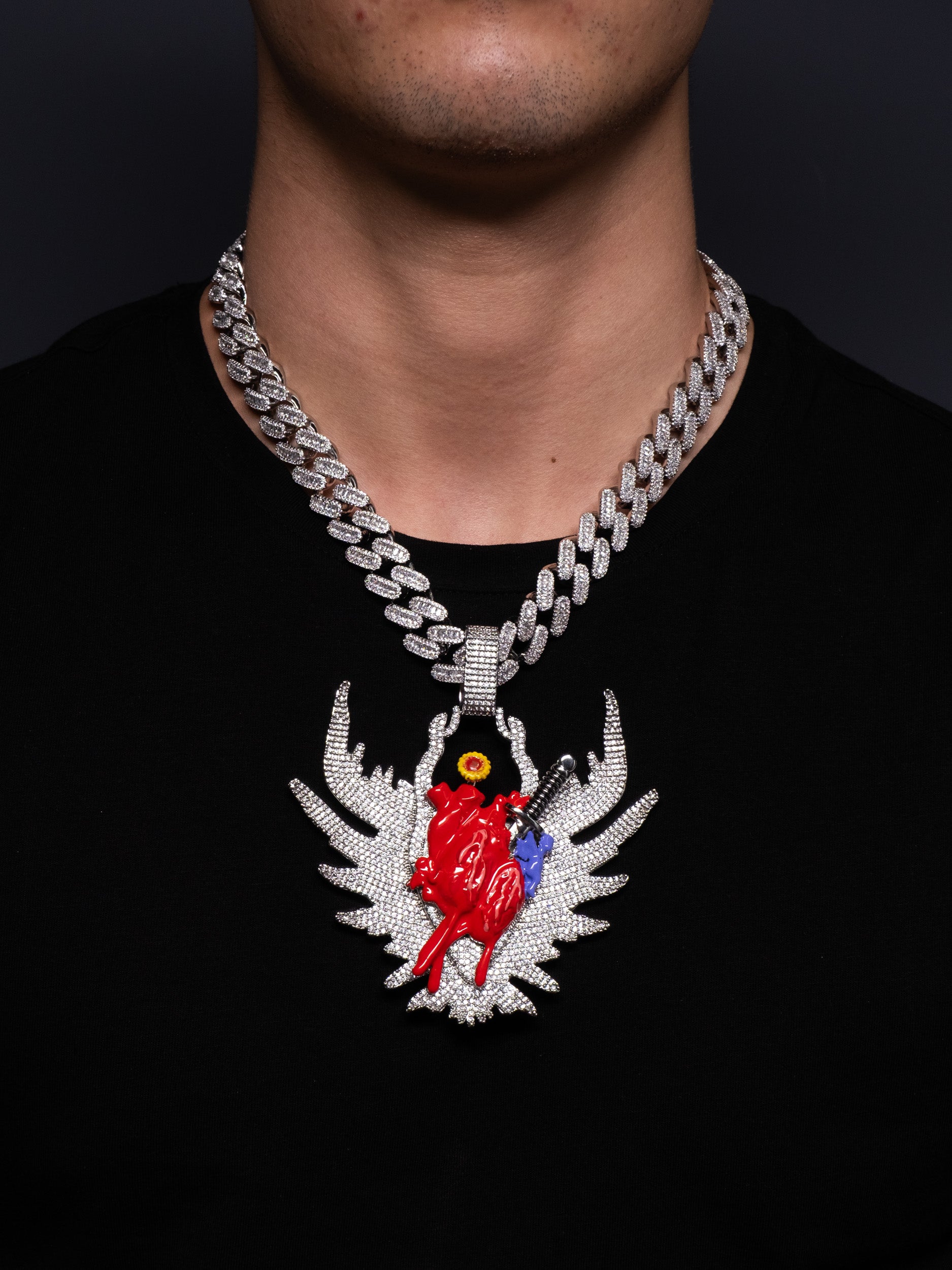 Colgante ROMPECORAZONES de ANUEL en oro blanco y diamantes barato para hombre estilo iced out VVS, de Street Chains y también lo tiene Ice Baby. Cadena incluída de alta calidad.