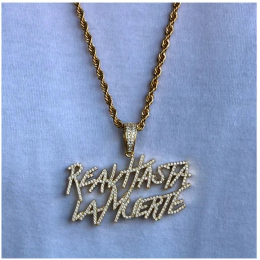 Cadena Real Hasta la Muerte de Anuel con colgante incluído para hombre o mujer bañado en oro repleto de diamantes.