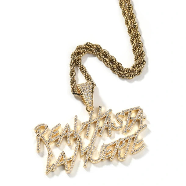 Cadena Real Hasta la Muerte de Anuel con colgante incluído para hombre o mujer bañado en oro repleto de diamantes.