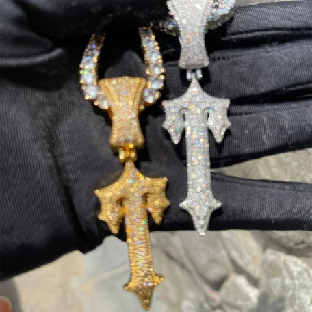 Cadena TRAPSTAR en diamantes conocida por el rapero Central Cee. Colgante de trapstar en oro y diamantes.