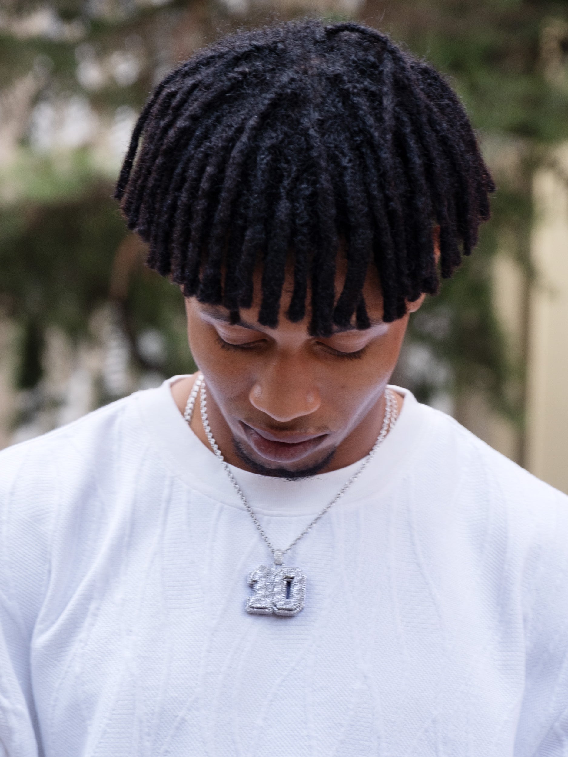 Colgante con el número 10 en diamantes y oro blanco, la misma que lleva Lamine Yamal, el jugador de fútbol. Con cordón salomónico o cadena tennis incluída.