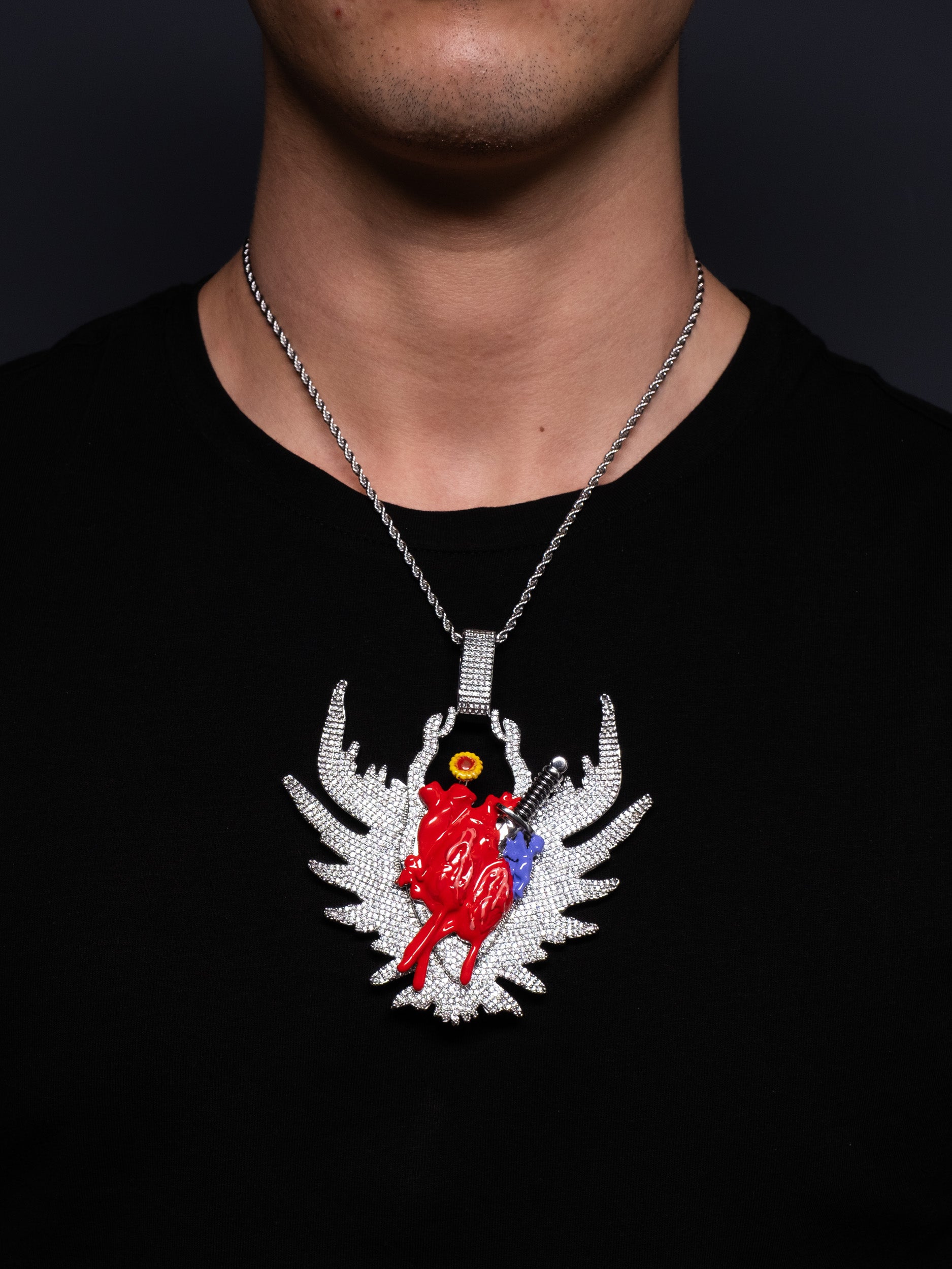 Colgante ROMPECORAZONES de ANUEL en oro blanco y diamantes barato para hombre estilo iced out VVS, de Street Chains y también lo tiene Ice Baby. Cadena incluída de alta calidad.