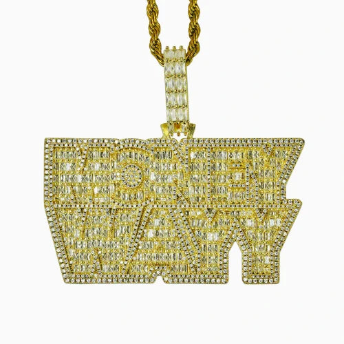 Colgante del cantante de trap Young Chimi con nombre de la discografica Money Wayy de oro repleto de diamantes