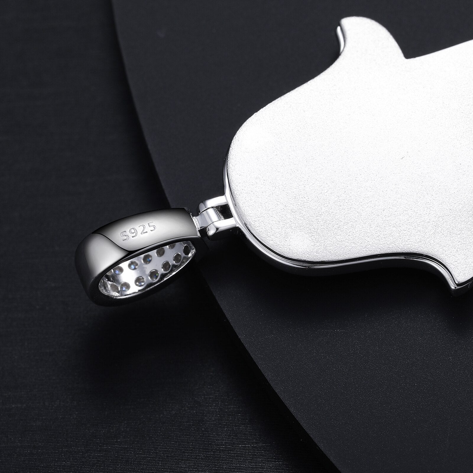 Hand of Fatima in 925 Silver with Moisantite VVS glowing in the dark