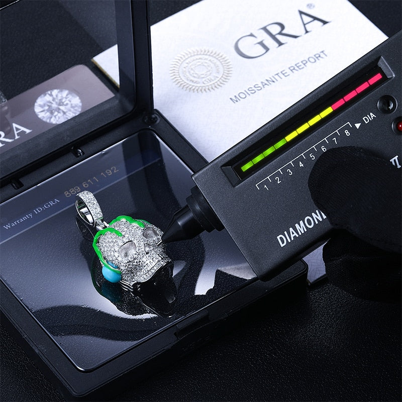 Skull with headphones made of 925 Silver with VVS Moisantite glowing in the dark